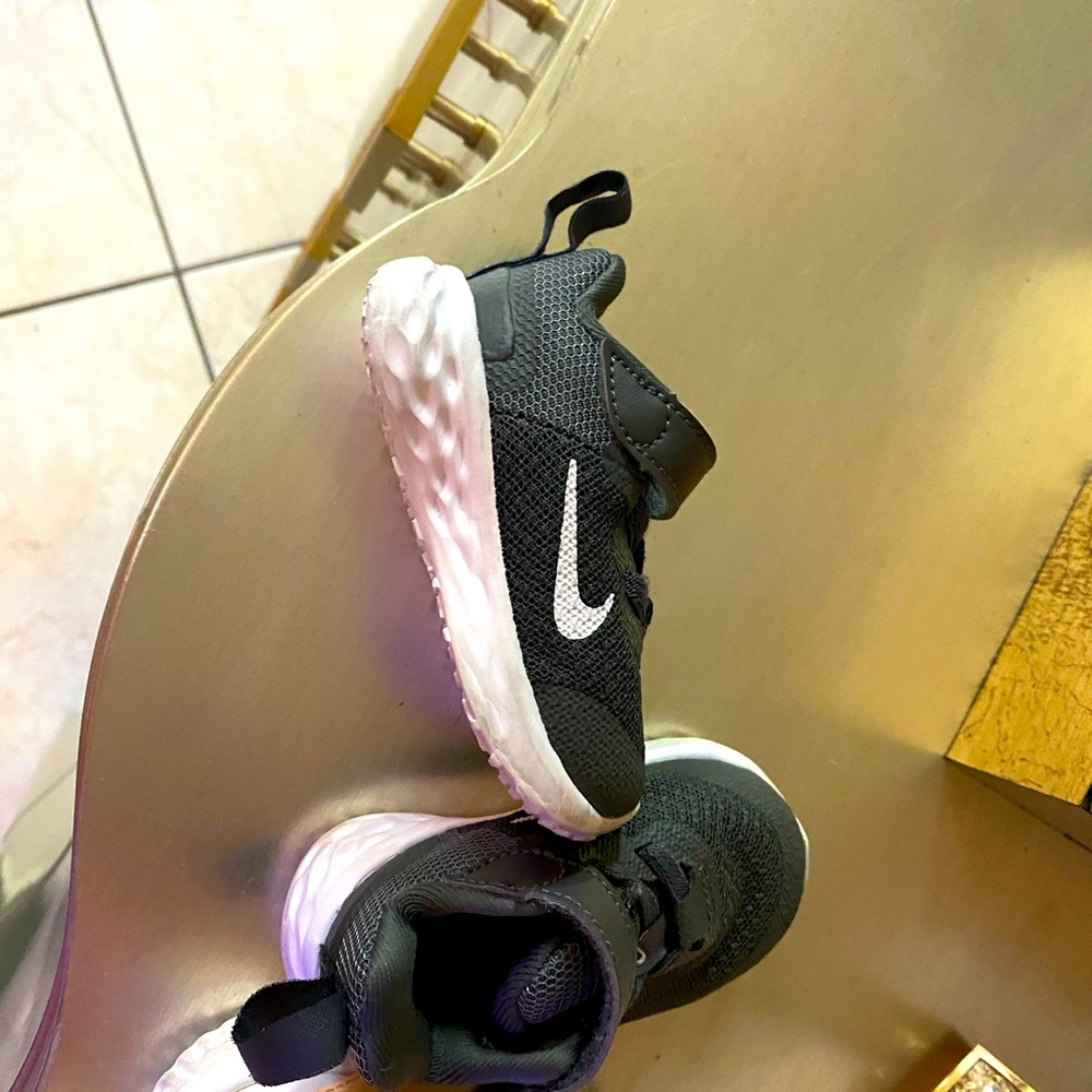 Size 2 1/2 grey